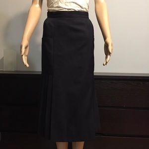 Elegant Retro 80’ dark blue skirt midi  pleated in both sides. USA Size 6.